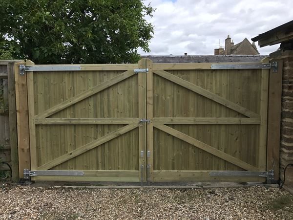 Gates installed in Abingdon - rear view